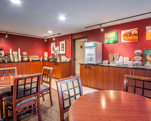 Food & Drinks 5, Quality Inn & Suites, Lane