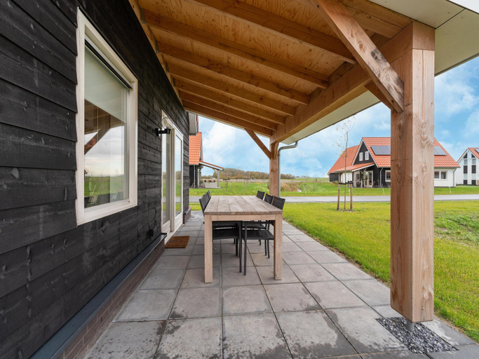 Others 5, Cozy Retreat with parking, Tholen