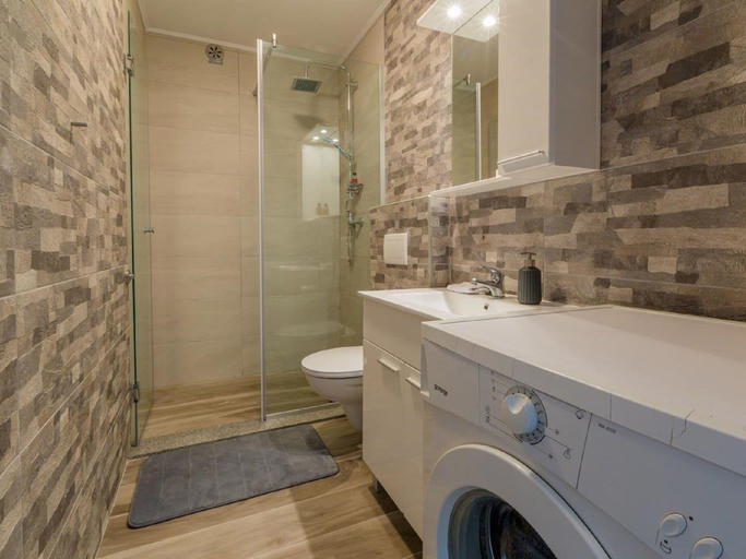 Bathroom 2, Holiday Home in Birbir near Beach Pool, Vinodolska