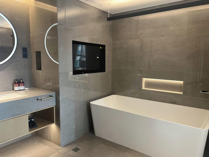 Bathroom 4, Yong Xing Garden Hotel, Beijing
