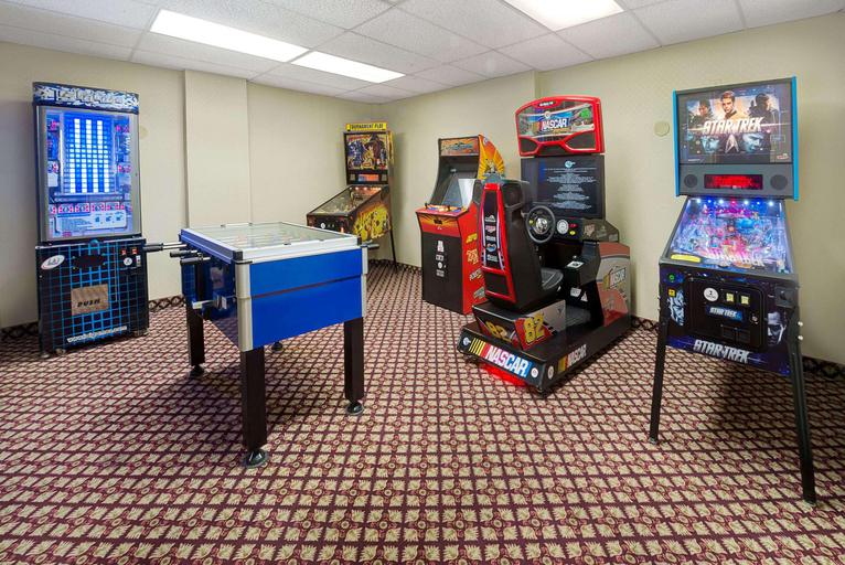 Public Area 2, Ramada by Wyndham Niagara Falls/Fallsview, Niagara