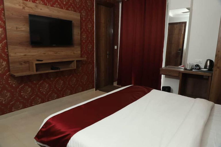 Bedroom 2, RR Hotel and Resort, Kangra