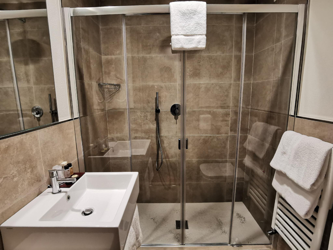Bathroom 4, Hotel President Prato, Prato