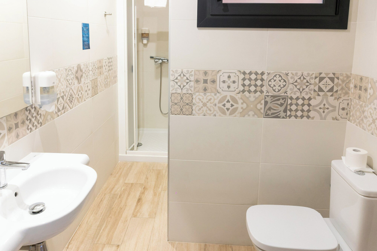 Bathroom 5, Hotel Planas, Tarragona