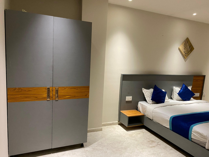 Bedroom 5, Raahgir Suites, Gautam Buddha Nagar