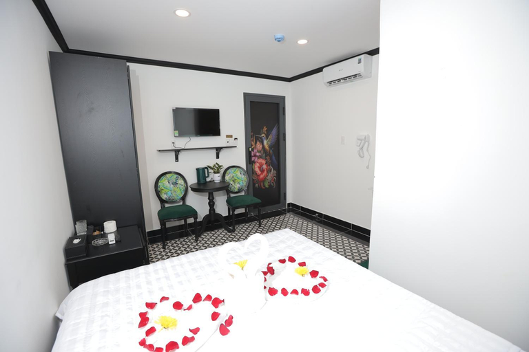 2, Phu Gia Hotel 228 Le Van Luong, District 7