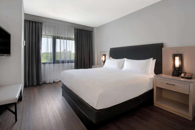 Bedroom 3, DoubleTree Suites by Hilton Raleigh - Durham, Durham