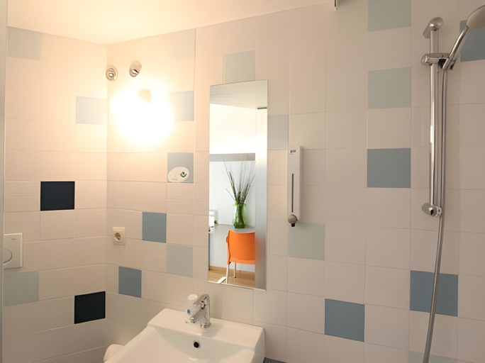 Bathroom 4, B&B Hotel Valencia Aeropuerto, Valencia