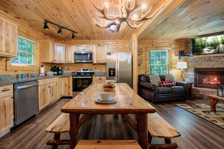 Others 5, 270 Black Bear 3 Bedroom Cabin by RedAwning, Sevier