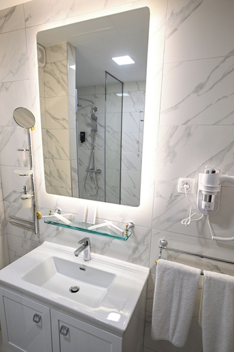 Bathroom 4, Stone Bridge Hotel