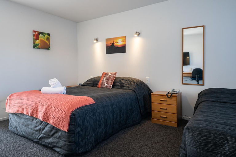 Bedroom 2, Fitzherbert Court Motel, Westland