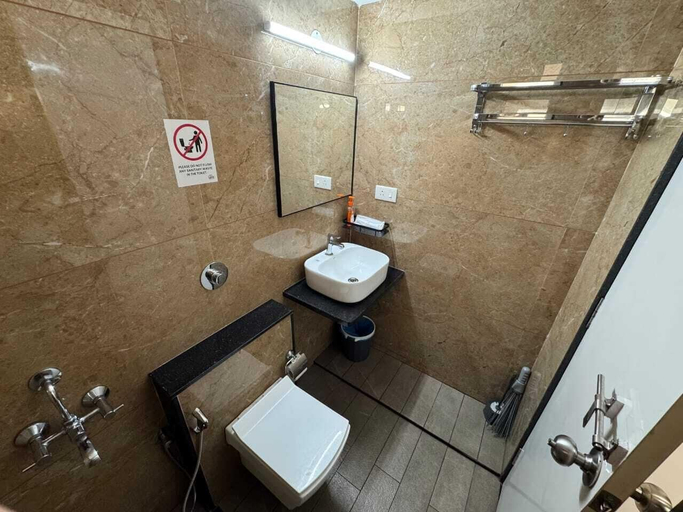 Bathroom 3, URBAN VIBES SERVICE STAY, Dakshina Kannada