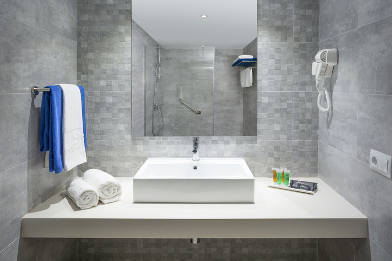 Bathroom 5, Hotel HSM Sándalo Beach, Baleares