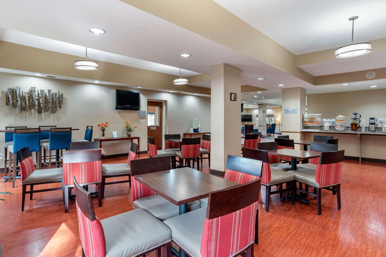 Food & Drinks 5, Comfort Suites Airport, Duval