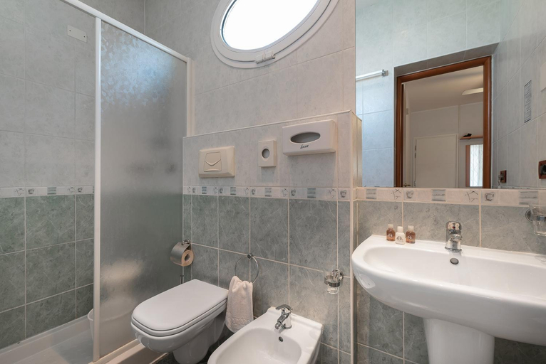 Bathroom 3, Hotel Pierre "NUOVA GESTIONE", Rimini