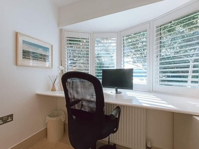 Room 5, The Sandy Studio Flat in Petersham, London