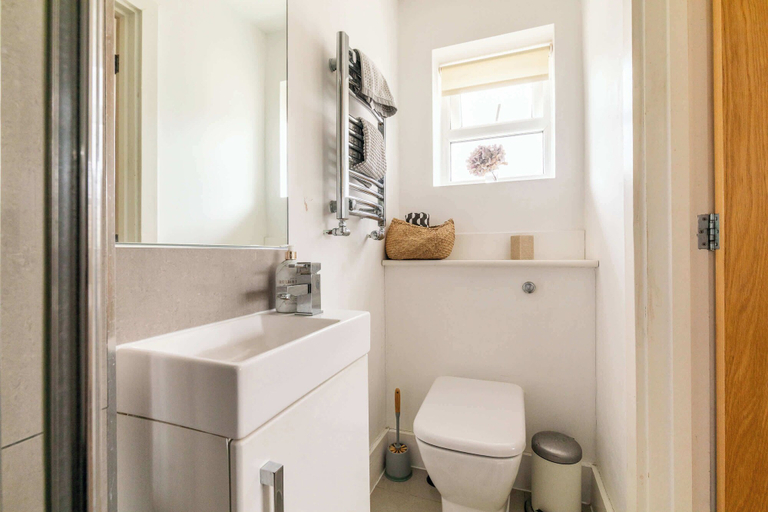 Room 4, Light-filled Family-friendly Beach House, West Sussex