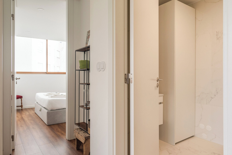 Bathroom 2, Liiiving - Warm Vintage Apartment, Matosinhos