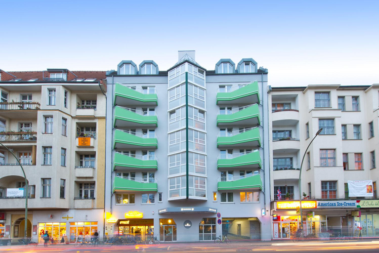 Exterior & Views