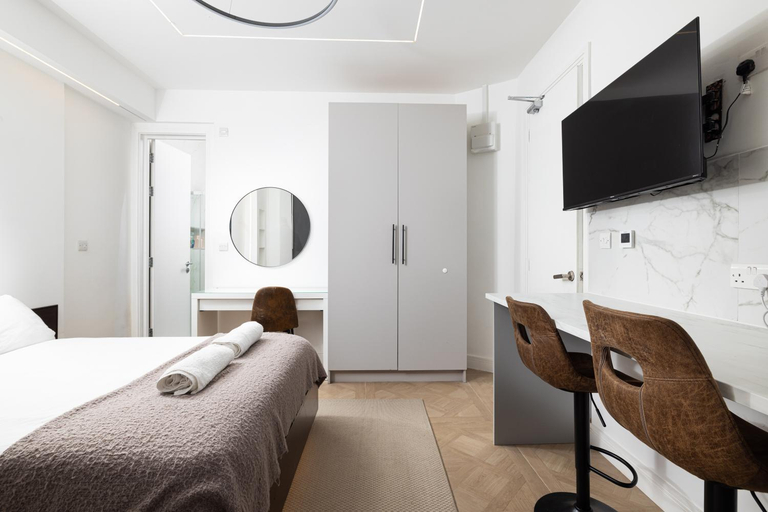 Bedroom 2, Luxurious London Studios, London