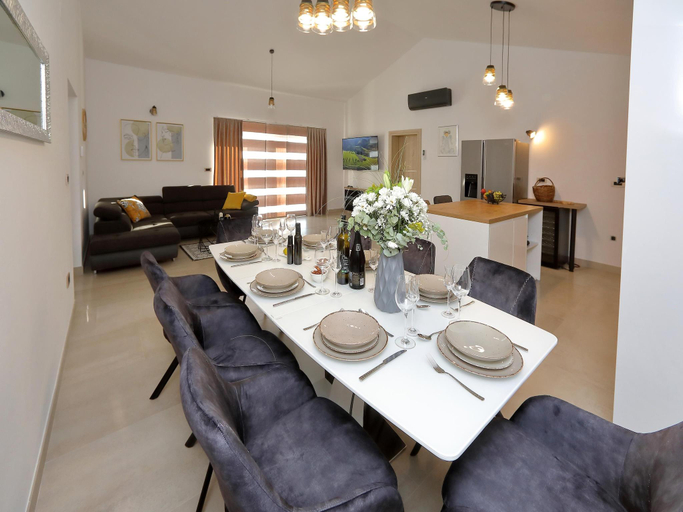 Others 2, Villa in Starigrad with heated pool, Starigrad