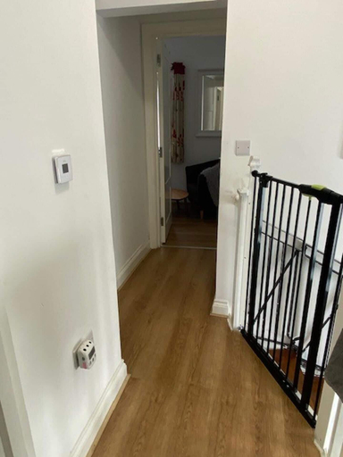 Interior 3, Slough - Sleeps 3 - Petfriendly - Riverside - Bay, Slough