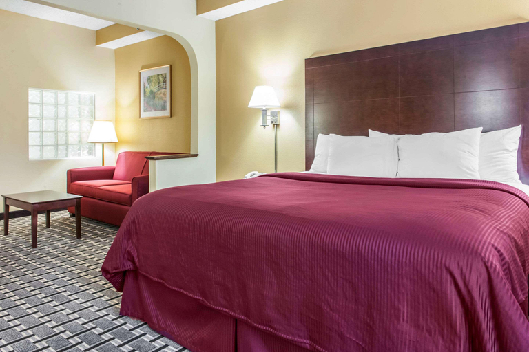 Bedroom 4, Clarion Inn & Suites Northwest, Marion