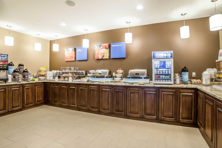 Food & Drinks 5, Comfort Inn & Suites Near Mt. Rushmore, Pennington