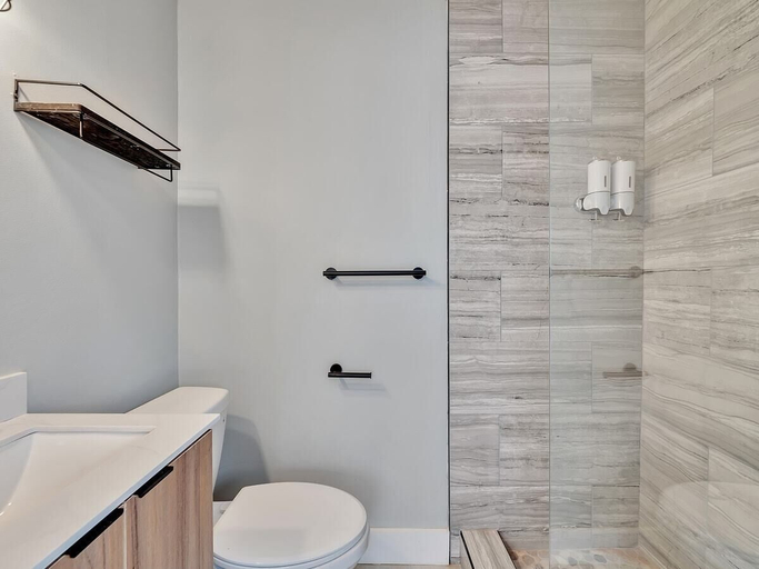 Others 4, 1BR Getaway by Dania & Hollywood Beach, Broward