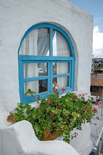 Others 5, Casa Blanca, San Cristóbal