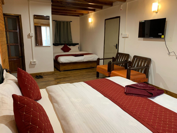 Bedroom 2, Pagoda Heritage, Darjiling