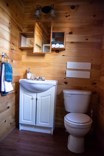 Bathroom 4, Myers Cave Resort, Frontenac