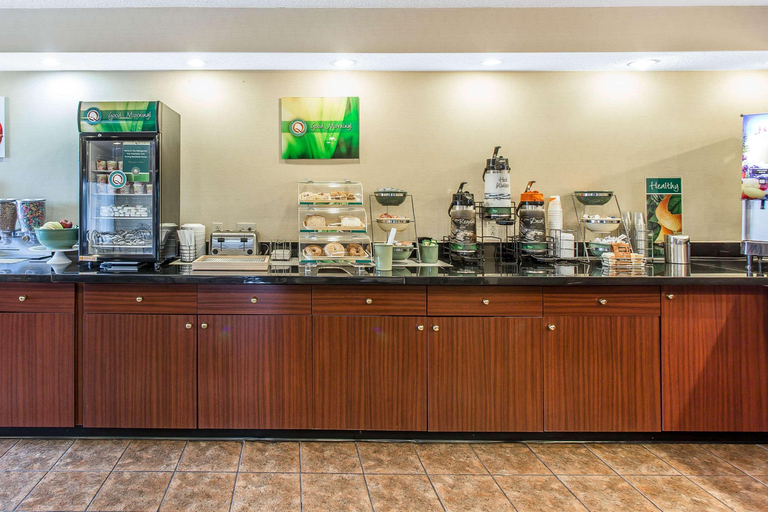 Food & Drinks 5, Quality Inn Greenville near University, Pitt