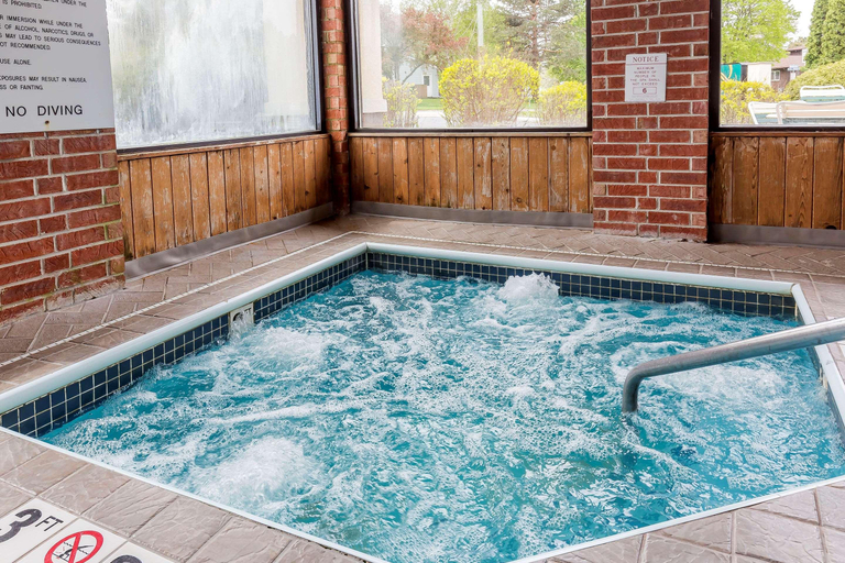 Sport & Beauty 2, Quality Inn Sycamore - DeKalb, De Kalb