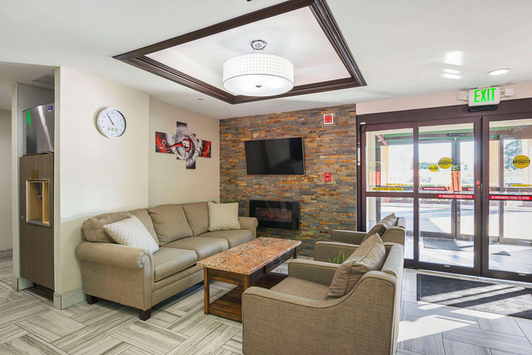 Public Area 3, AmericInn by Wyndham Holland MI, Ottawa