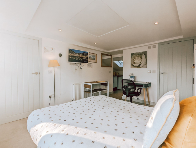 Room 4, The Isabella Studio by Richmond Park, London