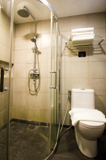 Bathroom 3, Jade Hotel And Suites, Makati City