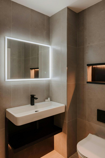 Bathroom 3, The Leeson Inn, Dublin