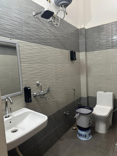 Bathroom 3, Geetatri Luxury Homestay, Varanasi