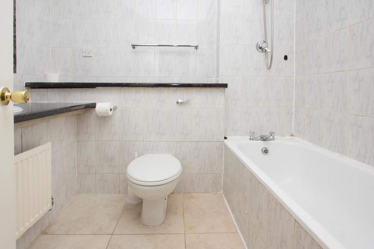 Bathroom 5, Sapphire, London