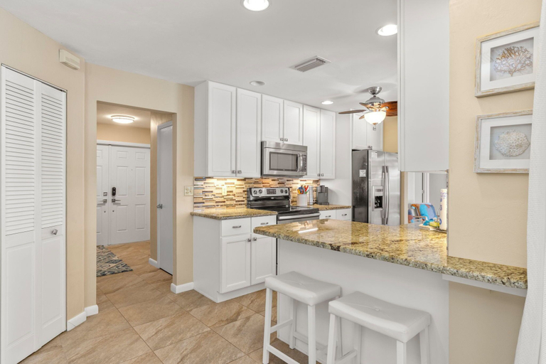 Food & Drinks, River Oasis by Distinctive Beach Rentals, Lee