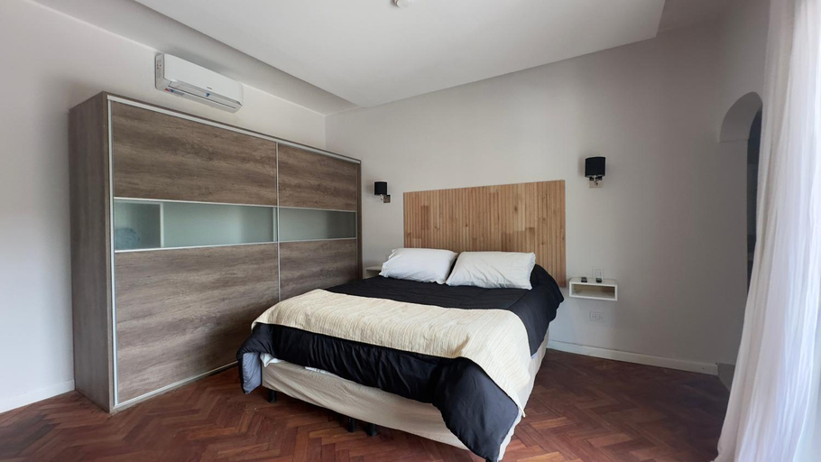 Others 4, Hotel Aceres, Capital