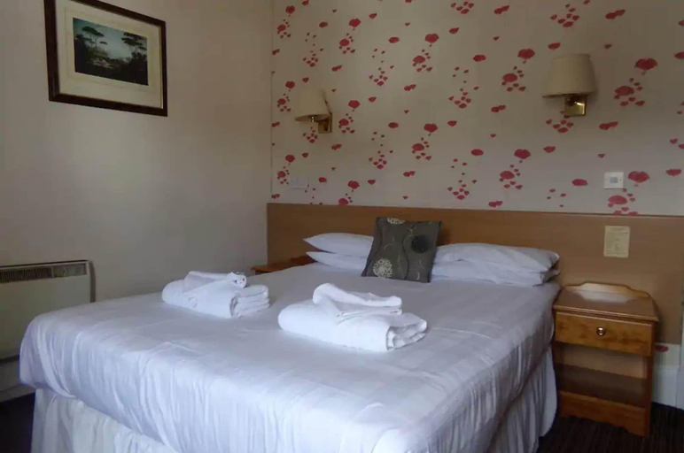 Bedroom 3, Caledonian Hotel, Highland