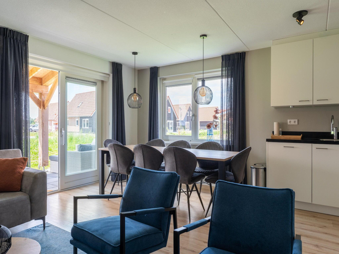 Others 4, Seaside Comfort Near Scherpenisse, Tholen