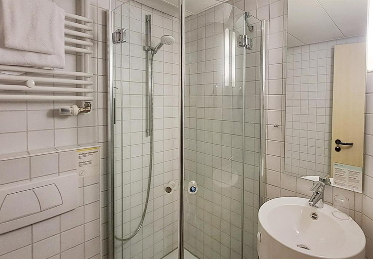 Bathroom, Garner Hotel KIEL - AKADEMIE by IHG, Kiel