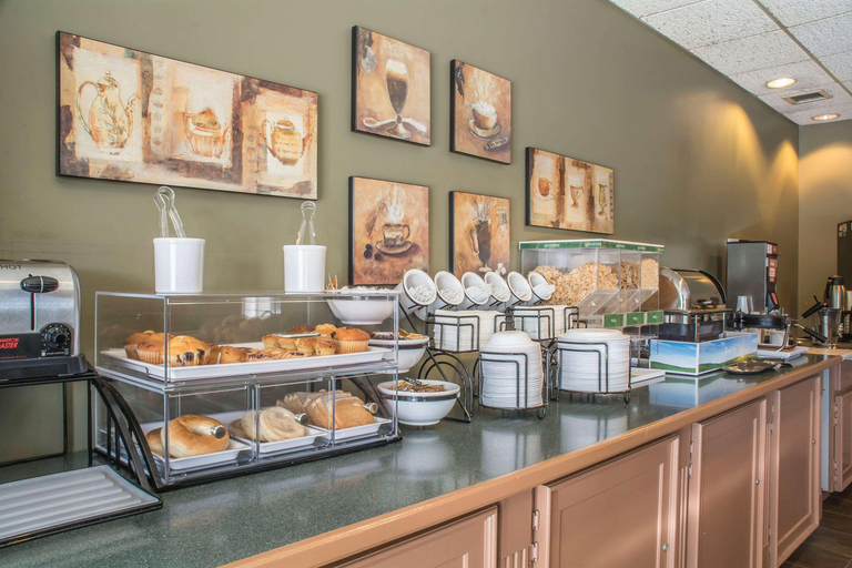 Food & Drinks 5, Comfort Inn, Lambton