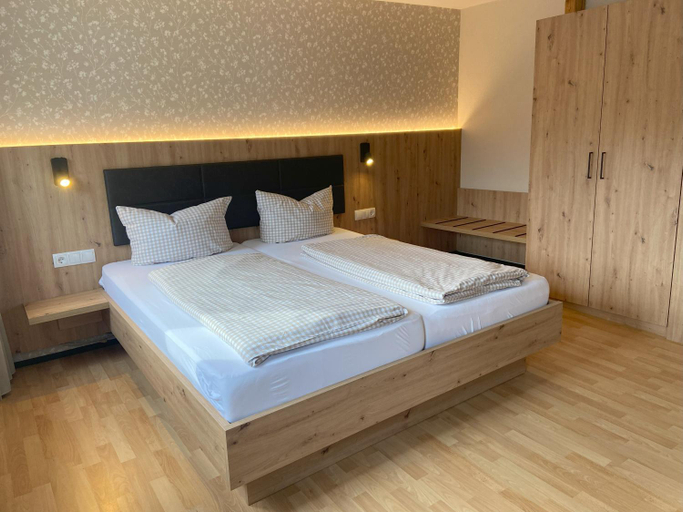 Bedroom 3, Gasthof zur Krone, Odenwaldkreis