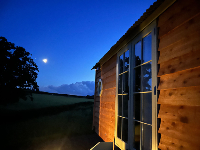 Exterior detail 4, Cosy Luxury Foxglove Hut With Private Fire Bowl, Devon