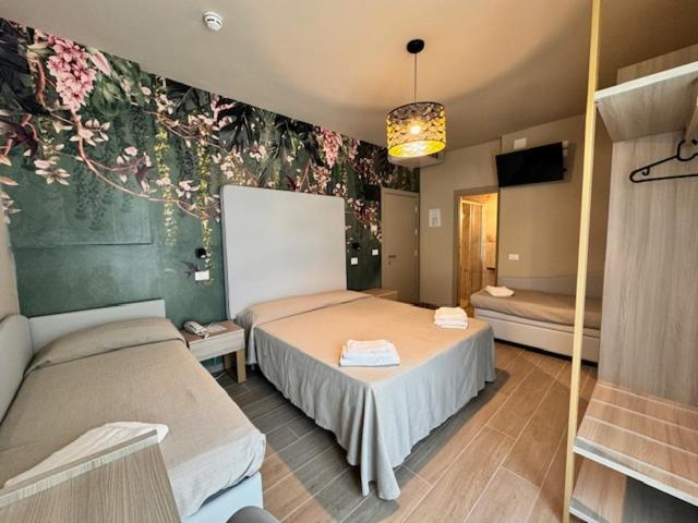Bedroom 4, Hotel Royal Inn, Rimini