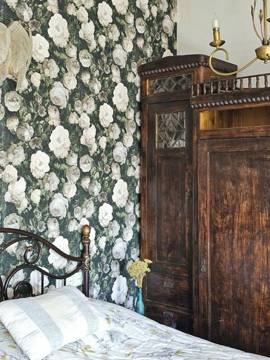 Bedroom 2, Levon's Dom